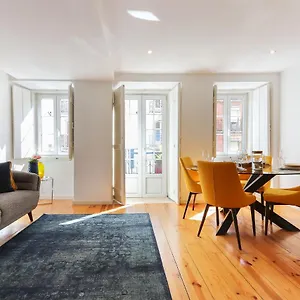 Charming And Stylish Downtown In Xix Century Building Lissabon